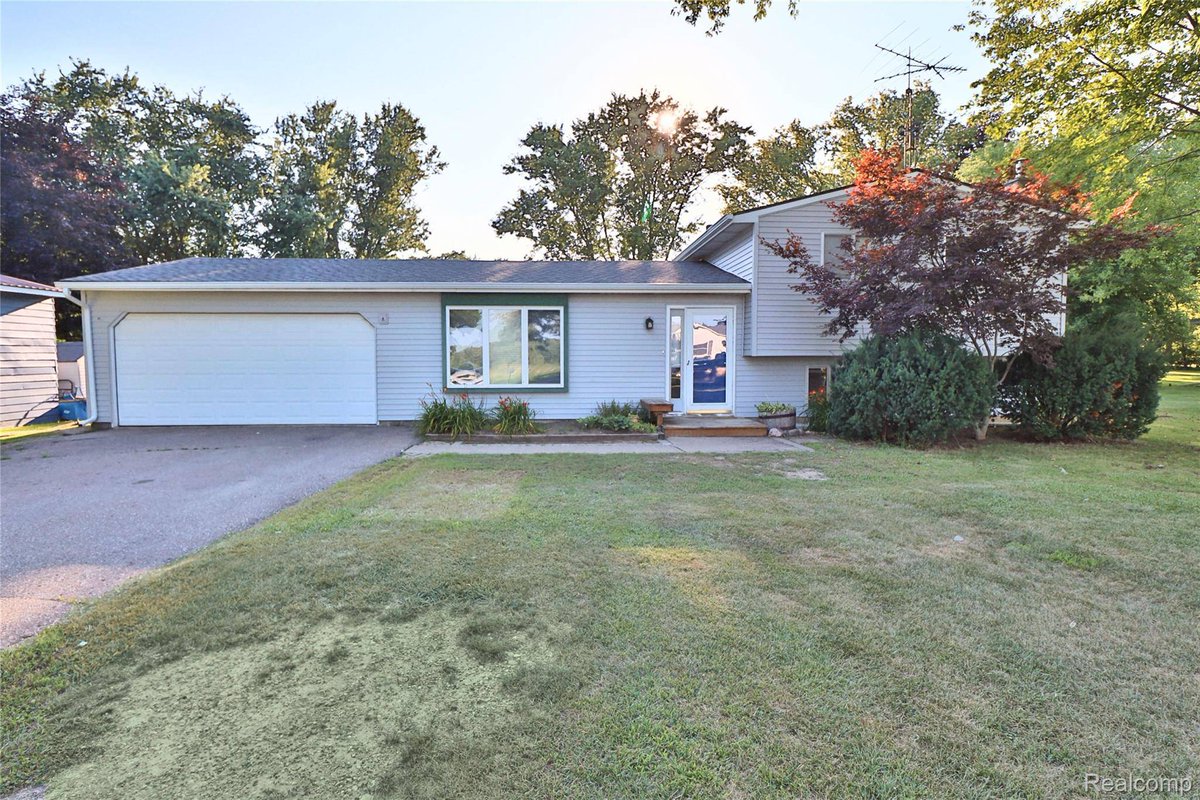 SueRealtor1's tweet photo. New Listing Price: $299,999
9360 Gale RD, Goodrich, MI 48438 is a fantastic property with 4 bedrooms and 2.0 bathrooms.
See more here: https://t.co/9MClMHrrYr https://t.co/yJcG2Adgg5