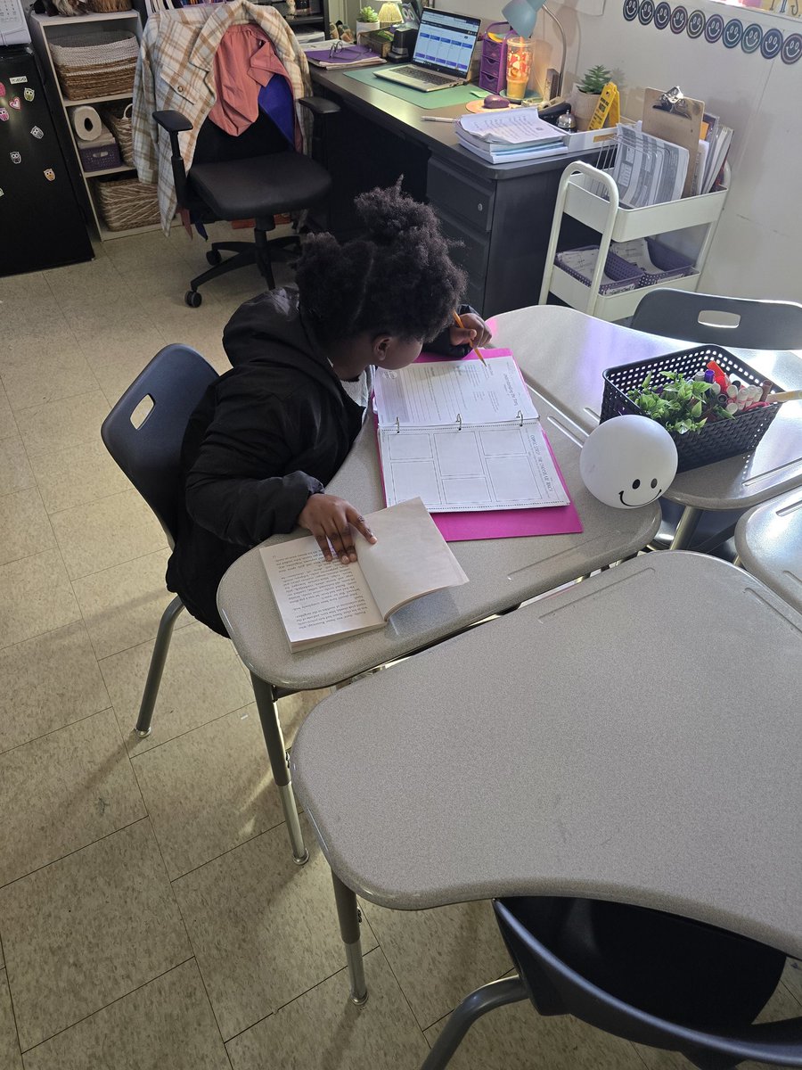 JanetTolbert6's tweet photo. @LGE_HCS  2nd grade gifted novel studies are so fun! https://t.co/68PspxZj3C