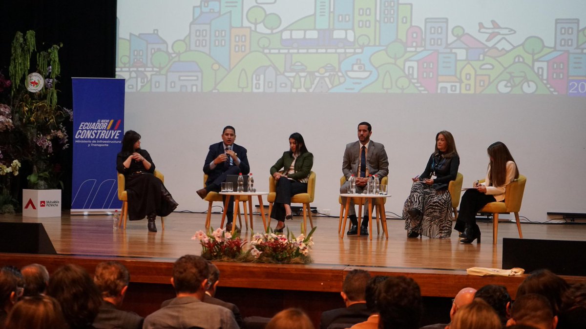 MIT_Ecuador's tweet photo. #FUN2025 | Panel 1: los ministros @RobertoLuqueN,@SarihaMoya,Jorge Carrillo junto a Adriana Plata de @ONUEcuador y Mónica Martínez @CancilleriaEc reflexionan sobre la gobernanza efectiva con estructura, capacidad al coordinar y confianza entre actores que gestionan el territorio https://t.co/jQyuJxHMHK