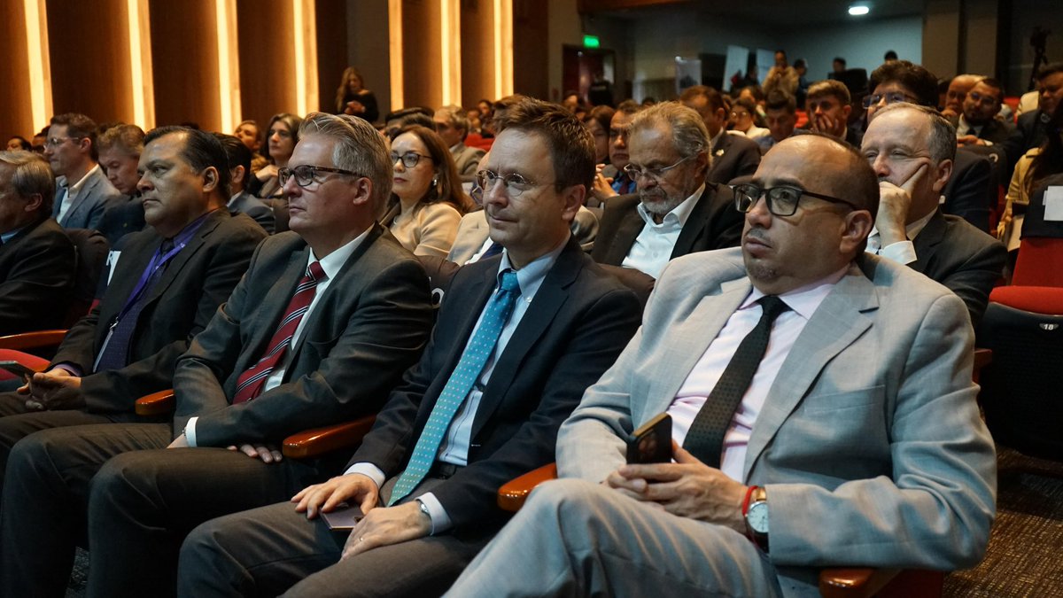 MIT_Ecuador's tweet photo. #FUN2025 | Panel 1: los ministros @RobertoLuqueN,@SarihaMoya,Jorge Carrillo junto a Adriana Plata de @ONUEcuador y Mónica Martínez @CancilleriaEc reflexionan sobre la gobernanza efectiva con estructura, capacidad al coordinar y confianza entre actores que gestionan el territorio https://t.co/jQyuJxHMHK