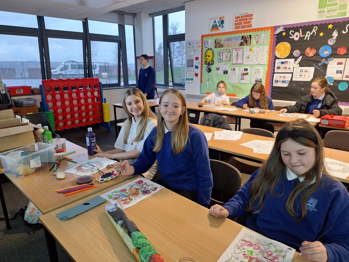 a2lcefnhengoed's tweet photo. Remembrance activities in After School Club! ❤️🪖✝️ Gwaith ardderchog ✨ @CefnHengoed @CHCS_Humanities https://t.co/g2CssYv9Qt