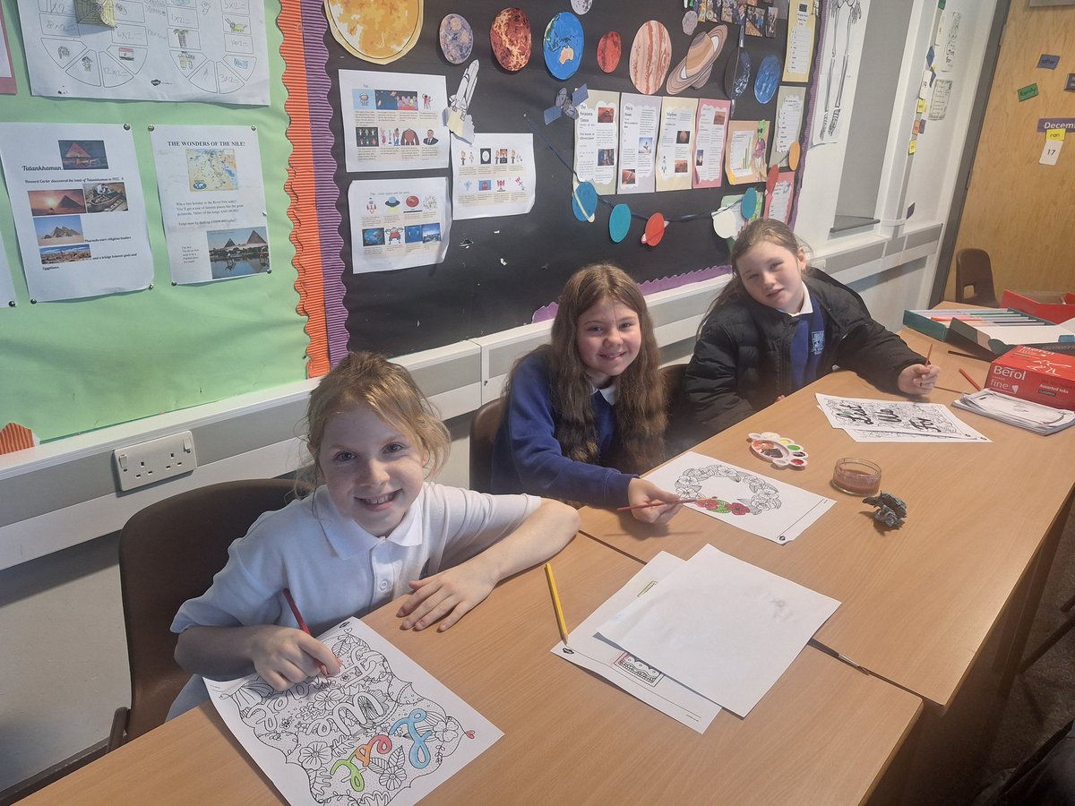 Remembrance activities in After School Club! ❤️🪖✝️ Gwaith ardderchog ✨ <a href="/CefnHengoed/">Cefn Hengoed Community School</a> <a href="/CHCS_Humanities/">CHCS Humanities</a>
