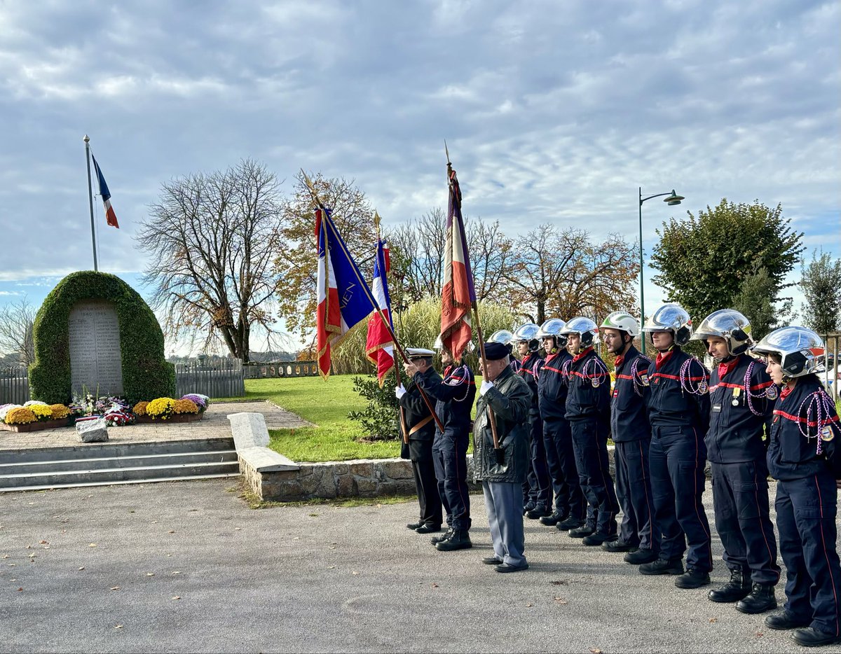 Energie87200's tweet photo. Reconnaissance éternelle.

#SaintJunien #11Novembre #commémoration #mémoire #reconnaissance #recueillement #paix https://t.co/9Ro3rYbN1e