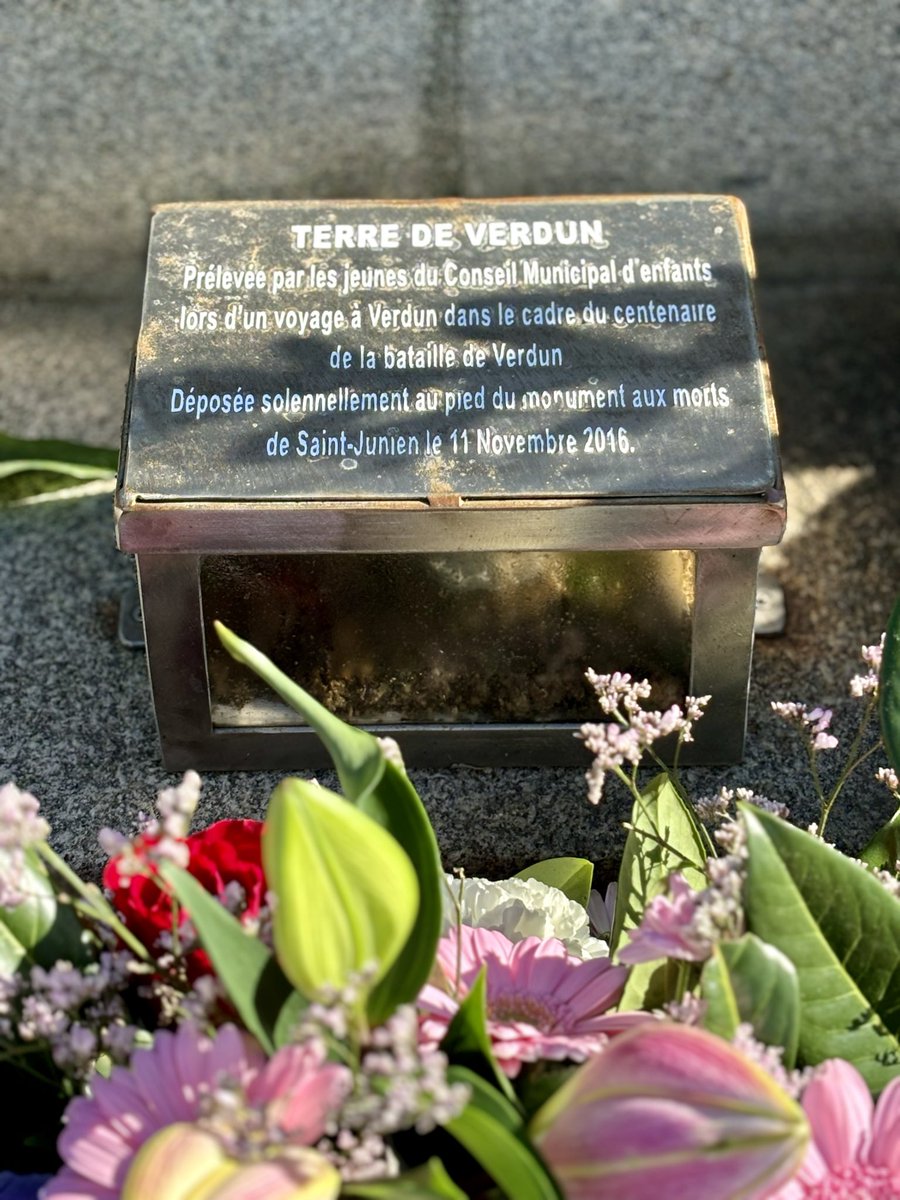 Energie87200's tweet photo. Reconnaissance éternelle.

#SaintJunien #11Novembre #commémoration #mémoire #reconnaissance #recueillement #paix https://t.co/9Ro3rYbN1e