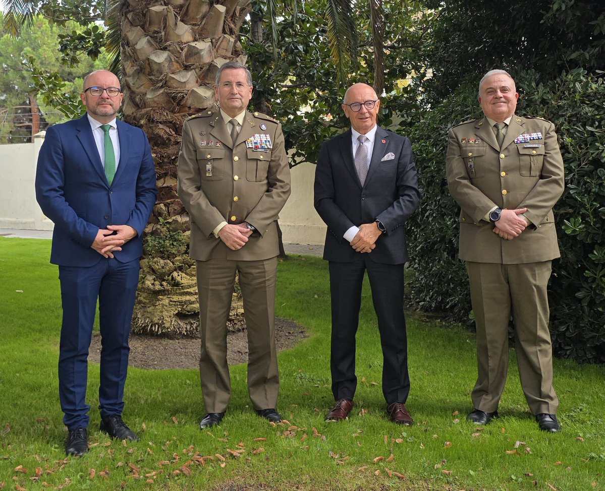 LiborSecka's tweet image. Pleased to host productive meeting w/ the Ambassador @jurajtomaga, gen. A.Enseñat, Chief of Staff of the Army &amp;amp; gen. J.Chaves, director of his cabinet. We touched the main European #security issues and and good samples of mutual #NATO cooperation.
@EjercitoTierra 
🇨🇿🇸🇰🇪🇦⚔️