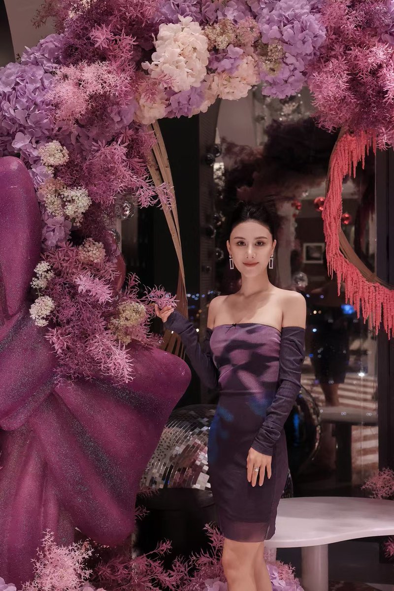 oria_ruan's tweet image. 被  @CHILABS_  邀请 自掏腰包带着 60 万刀加入 #币安广场 直播啦。

技术在帮我调试设备，这两天就可以和大家直播见面咯。我会开通实盘给大家看（正在研究），可以多建议建议我买什么  我的Uid是：55022184

记得在币安广场关注我：
app.binance.com/uni-qr/cpro/Ca…

@heyibinance  @cz_binance