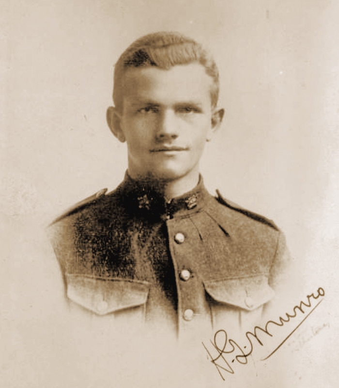 Oakville_Museum's tweet photo. In 1915 Hugh Gordon Munro enlisted in the Canadian Expeditionary Forces. He joined the 15th Canadian Battalion, 48th Highlanders and set sail for England. He died October 9, 1916 in No. 49 Casualty Clearing Station as a result of gunshot wounds. On November 11, #CanadaRemembers https://t.co/BsfJfXFA8v