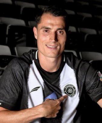 اصابة فيسنت سيرو لمده ثلاث اسابيع ان شاءالله ياسيرو لك رجعه امام الاتحاد 🤍🖤