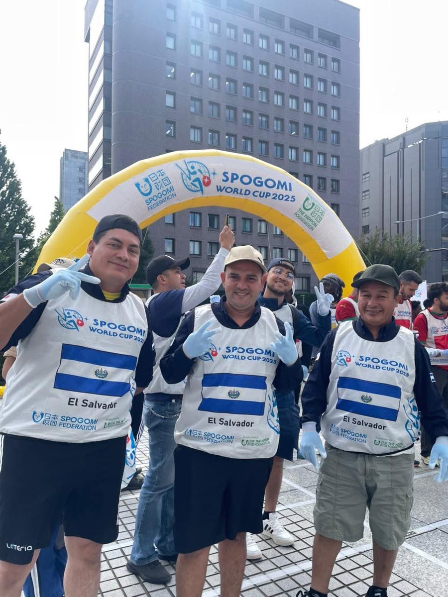 JapanEmb_SV's tweet image. 🏃‍♂️🗑️ Copa Mundial #SpoGOMI 2025 en Tokio. 🇸🇻 ¡Felicidades al equipo de Tejutla, El Salvador, que compitió!

Lema: &quot;El deporte más ecológico&quot;. El 80% de la basura marina viene de ciudades. ¡La acción es de todos!

#SpoGOMI2025 #ElSalvador #LimpiezaGlobal