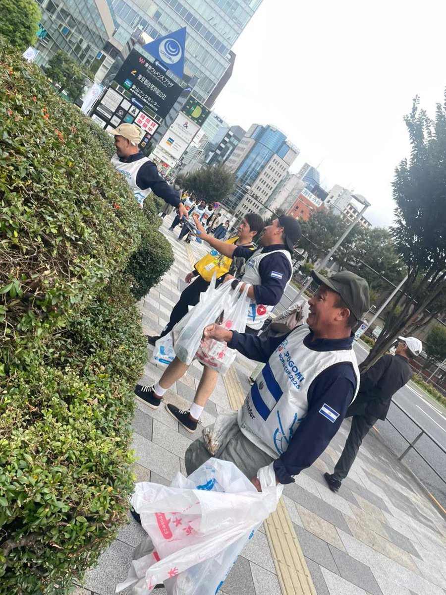 JapanEmb_SV's tweet image. 🏃‍♂️🗑️ Copa Mundial #SpoGOMI 2025 en Tokio. 🇸🇻 ¡Felicidades al equipo de Tejutla, El Salvador, que compitió!

Lema: &quot;El deporte más ecológico&quot;. El 80% de la basura marina viene de ciudades. ¡La acción es de todos!

#SpoGOMI2025 #ElSalvador #LimpiezaGlobal