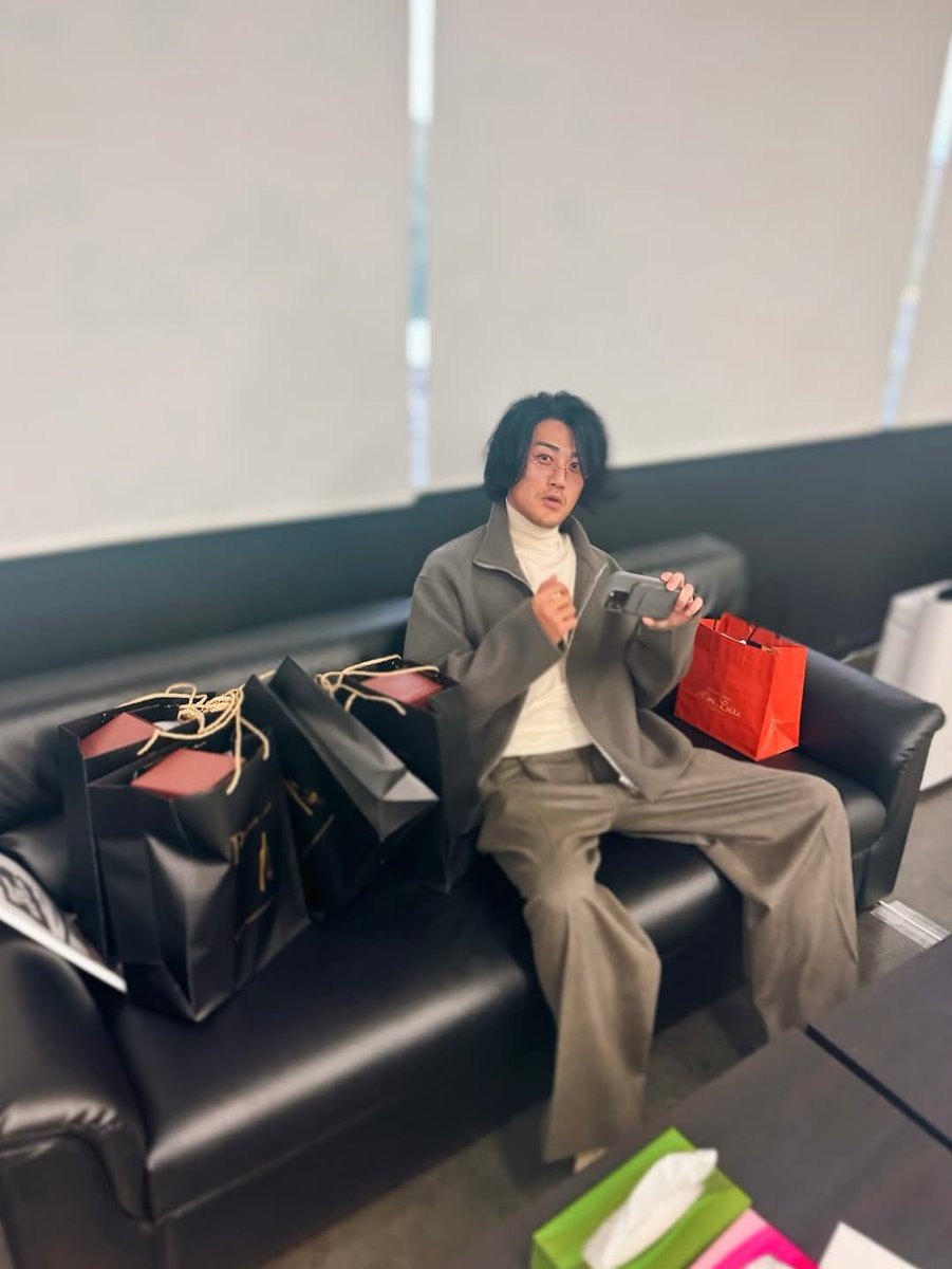 kiraaix's tweet photo. KAT-TUN時代の曲とソロになってからの仁くんの曲がわかる人とカラオケに行きたい気分です🎤

#仁亀
#じんかめ
#KATTUN 
#はいふん https://t.co/GzK6hGtSdq
