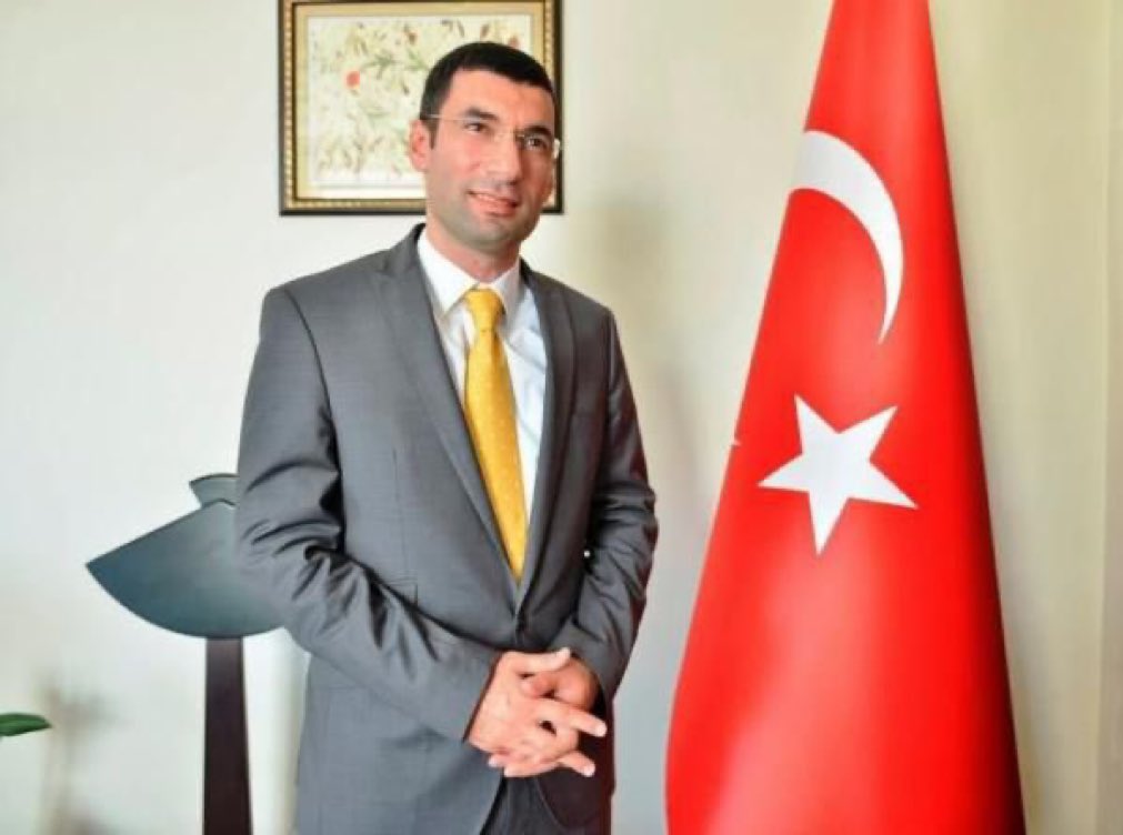 Bingöl’ün  Kiğı ilçesinde Kaymakam olarak görev yaptığı dönemde tanıma fırsatı bulduğum Şehit Kaymakam Muhammet Safitürk’ü , vatanına ve milletine olan bağlılığı , vakar dolu duruşu ve fedakarlığıyla
her daim saygıyla hatırlıyoruz.
Şehadetinin yıl dönümünde kendisini rahmet ve