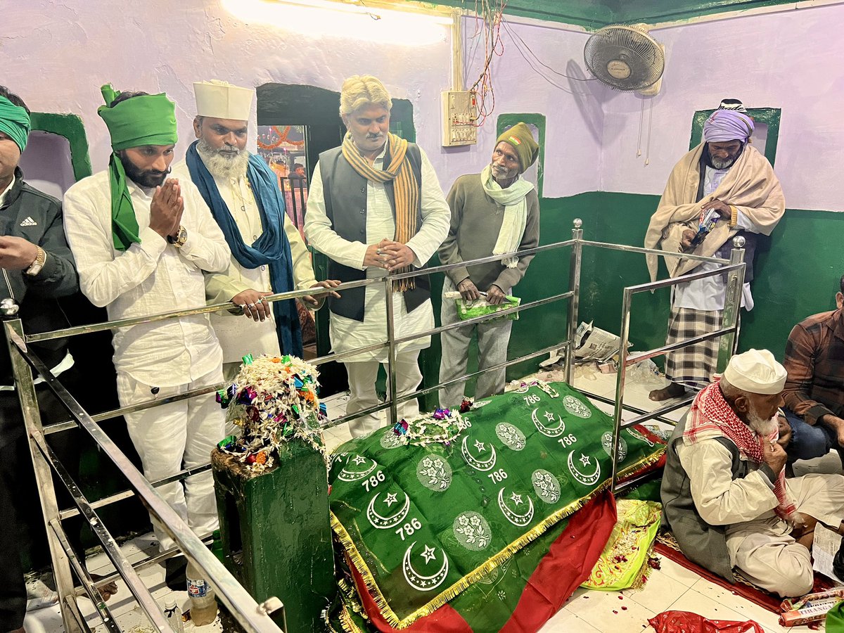 amitjnp76's tweet image. 40 वां उर्स मुबारक हजरत उसरा शहीद शाह बाबा सिद्दीकपुर, जौनपुर