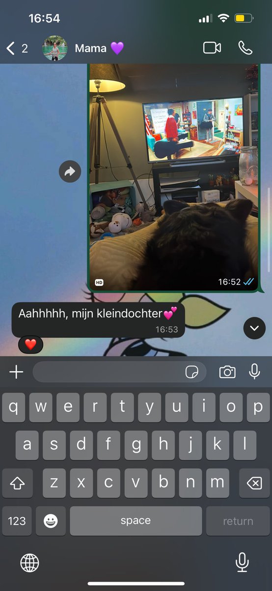 watermiloen's tweet photo. mijn moeder weet dat Ro en ik geen kinderen willen en ziet Oreo als haar kleinkind hahaha zo cute https://t.co/i5ZPtPgk5G
