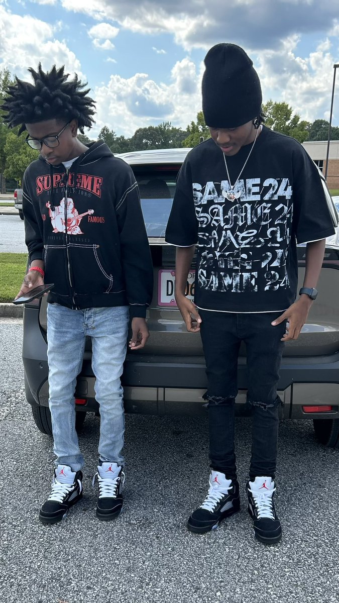 notcassius_'s tweet photo. fit &amp; bro https://t.co/5pUwYabLQe