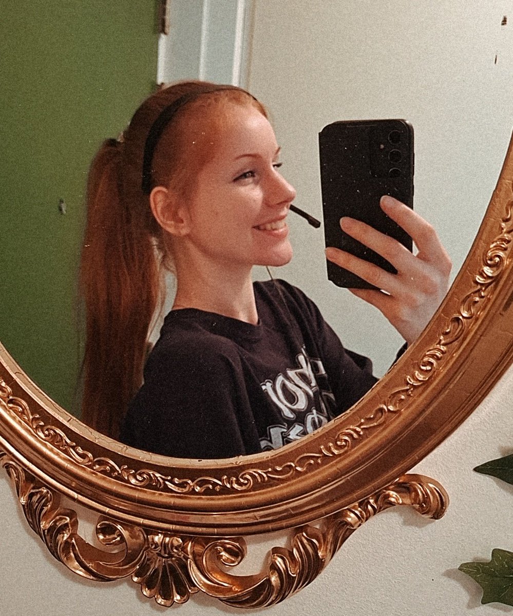 XVeranica's tweet image. I'll do a game character since many told me i kinda look like Veronica.