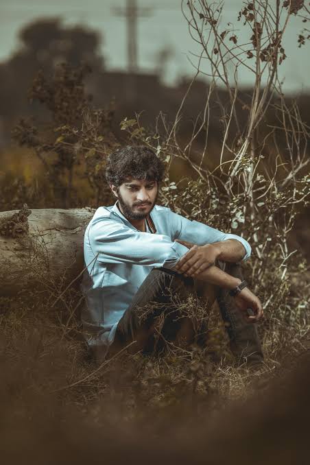 Hemant8529's tweet photo. हमारी वफादारी अभी समझ नहीं आएगी उन्हें 
अभी वो गुरूर में बैठे है कि उन्हें चाहने वाले बहुत है
❤️‍🩹❤️‍🩹
 #tiwitter https://t.co/oM0KqPKb5N