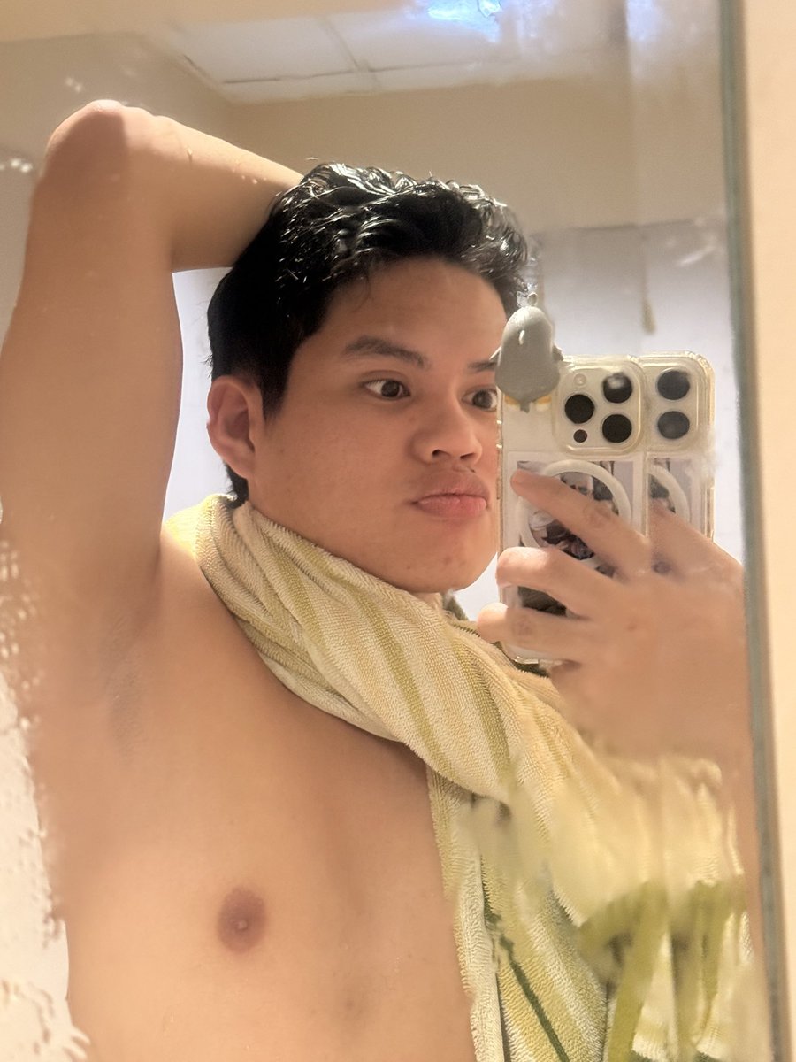 coffeebinse's tweet photo. shaved everything, i feel naked https://t.co/Rrj0E1rqZG
