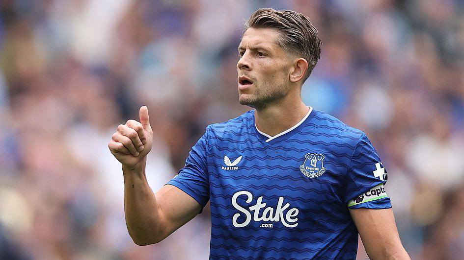 OfficialOTBNews's tweet image. James Tarkowski has won more aerial duels (49) than any other player in the Premier League this season, moving ahead of Virgil van Dijk (48).

Since the start of 2021/22, no player in the competition has won more (570). ✈️

(@Squawka)

#EFC #PremierLeague