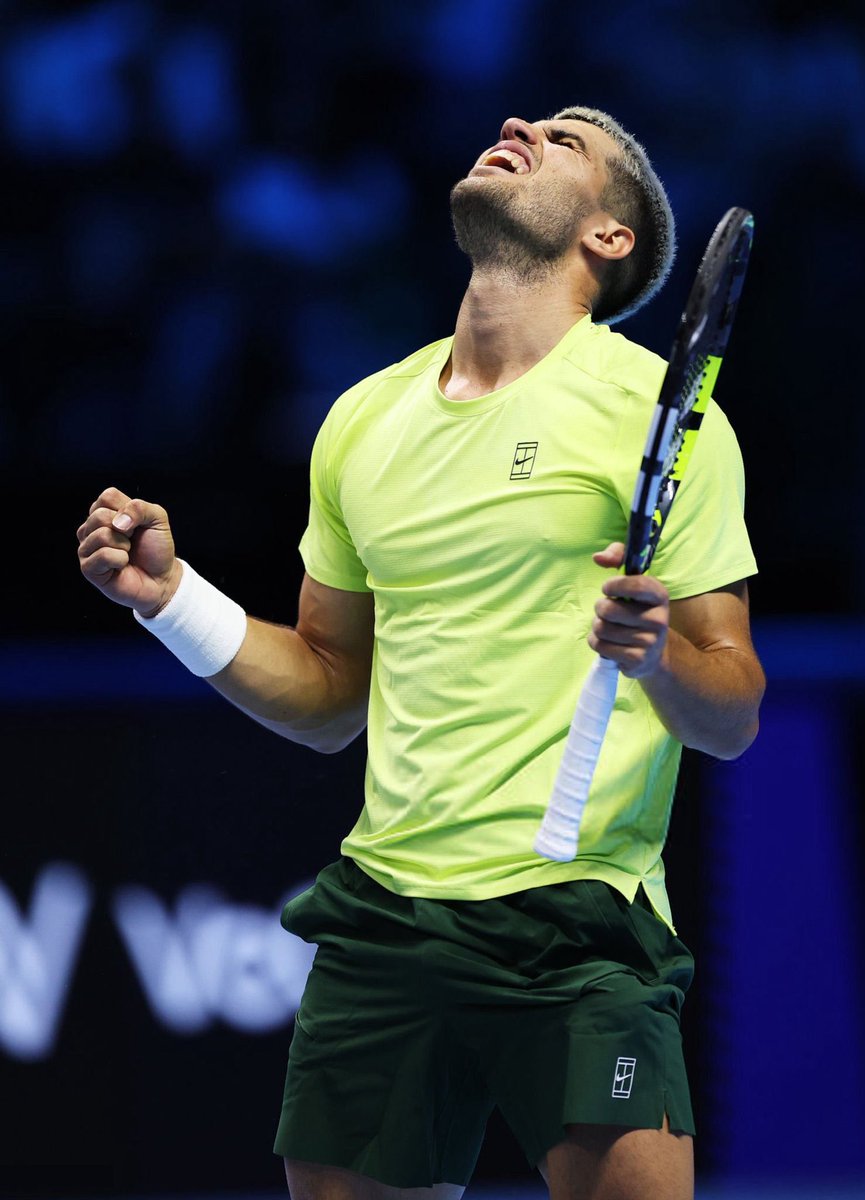 Carlos Alcaraz becomes the youngest man to pick up 50 top 10 wins since Boris Becker. 

Just 22 years old, doing unbelievable things. 

🇪🇸