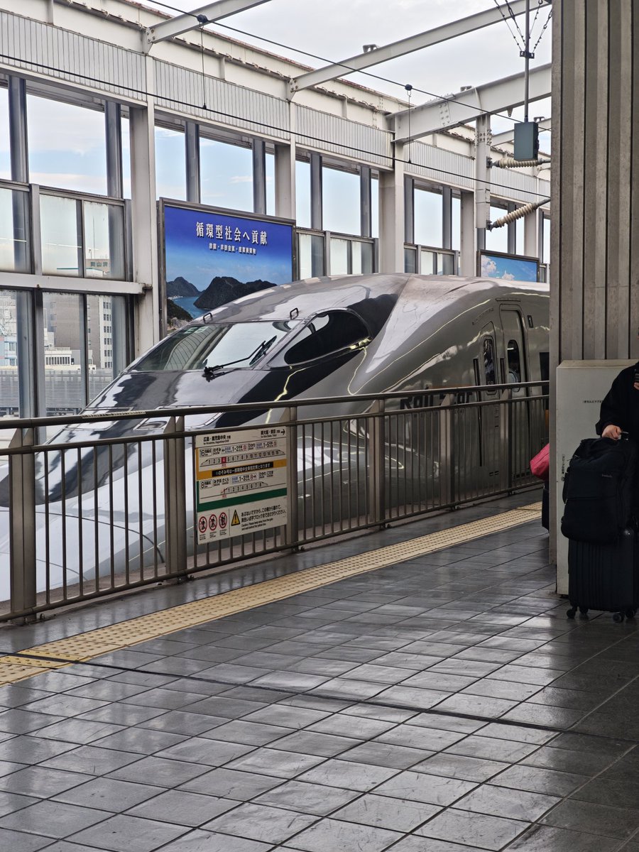 kshima0753's tweet photo. ニワカですけど、レールスターはとにかくかっこいいと思ってます。
グレーの車体は唯一無二の存在感がありますね
のぞみは500系、ひかりはレールスター、こだまは300系のイメージ
N700なんて僕からしたら新しい新幹線なんですよ https://t.co/tO0yGe1ust