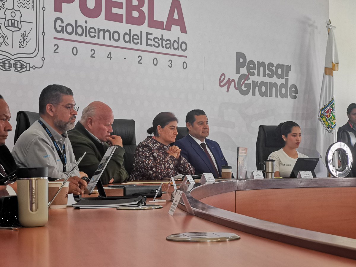 MxInteraccion's tweet image. Mañanera del Gobernador @armentapuebla_ en #Puebla, más de 10 mil asistentes al #TechCapital al fomento de las comunidades productivas del Estado @CECyTEPUE

La era de la Tecnología e Industria&quot; transmisión en vivo
👇🏻🔗facebook.com/share/v/1FN1sL…