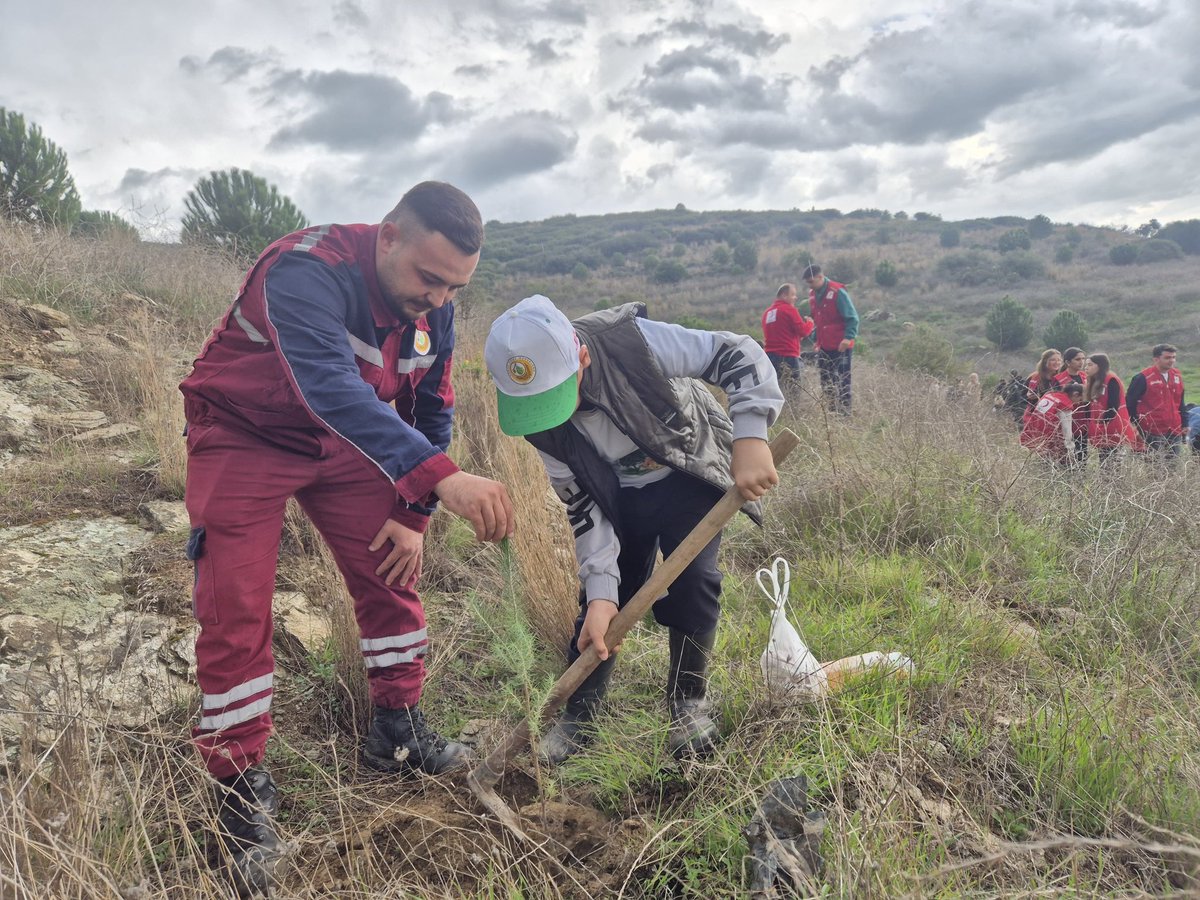 🌱🌲 🇹🇷 11.11 Milli Ağaçlandırma Günü kapsamında Tire Orman İşletme Şefliği tarafından düzenlenen etkinlikte, Kaymakamımız Sayın Vural Karagül’ün katılımlarıyla öğrencilerimizle birlikte bir araya geldik.