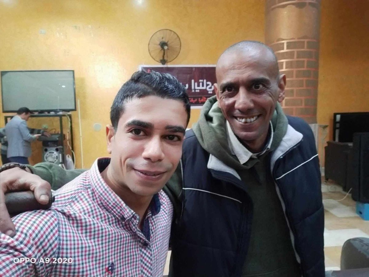 DabbusHisham's tweet photo. لسه يا عمي خميس بشتقلك 
شوارع دمنهور كنا أنا وغنيم
بندور عنك فيها 
وفي مكسيم 
عيون كتير بتعدي علينا 
تايهين فيها 
بس ياريتني كنت أشوفك صدفة هناك 
لسه فاكر كلامك 
إن الشعر جن  مش مفارق  صاحبه
بس انت مشيت اوم https://t.co/EnKMA5P9GS