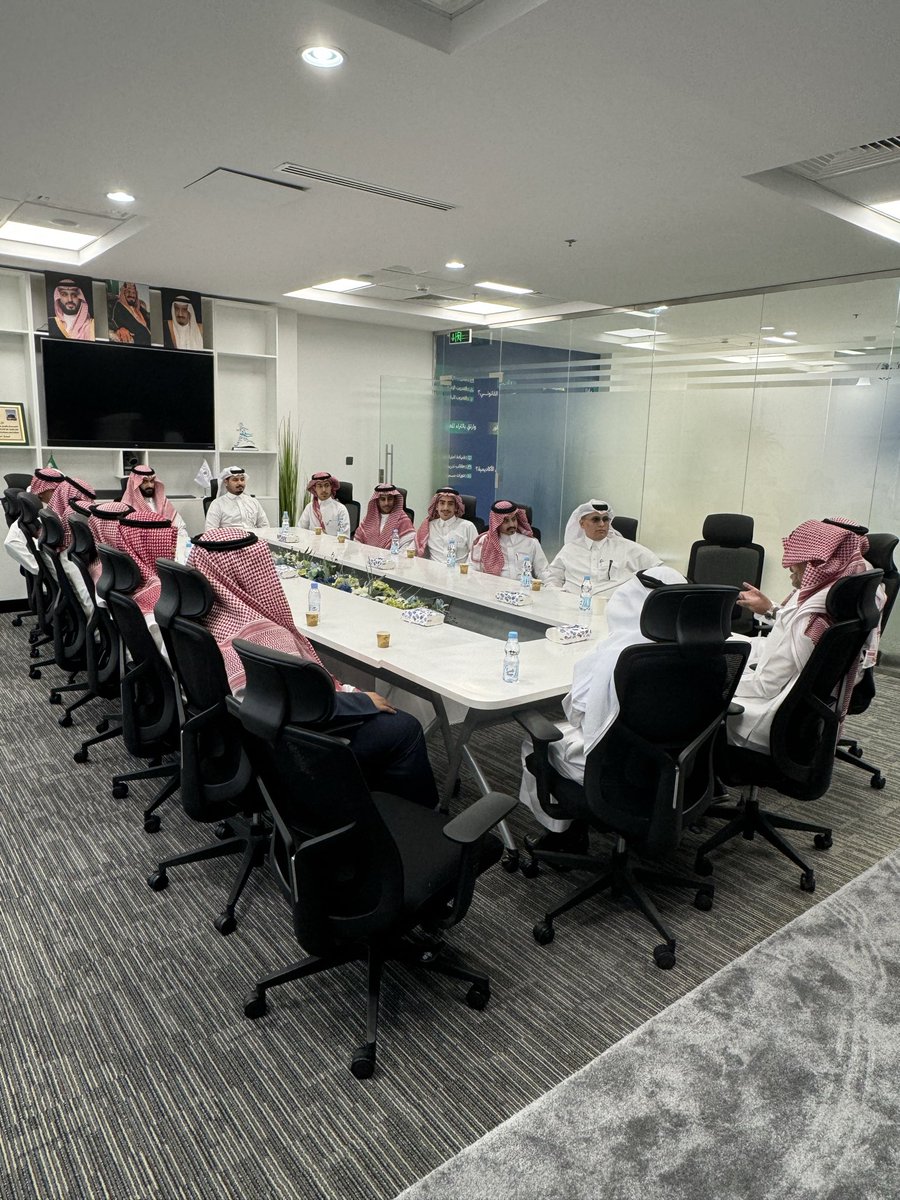 KhalidAboRashed's tweet photo. استقبلت الهيئة السعودية للمحامين لجنة منطقة مكة المكرمة مجموعة من طلاب كلية الحقوق بجامعة الملك عبدالعزيز حيث دار النقاش حول اختصاصات الهيئة وماتقدمه من خدمات ومناقشة الطلاب بشان المهنة ومستقبلها مع تمنياتنا لهم بالتوفيق والنجاح 🇸🇦⚖️@Saudi_SBA https://t.co/5mCEF4kuP5