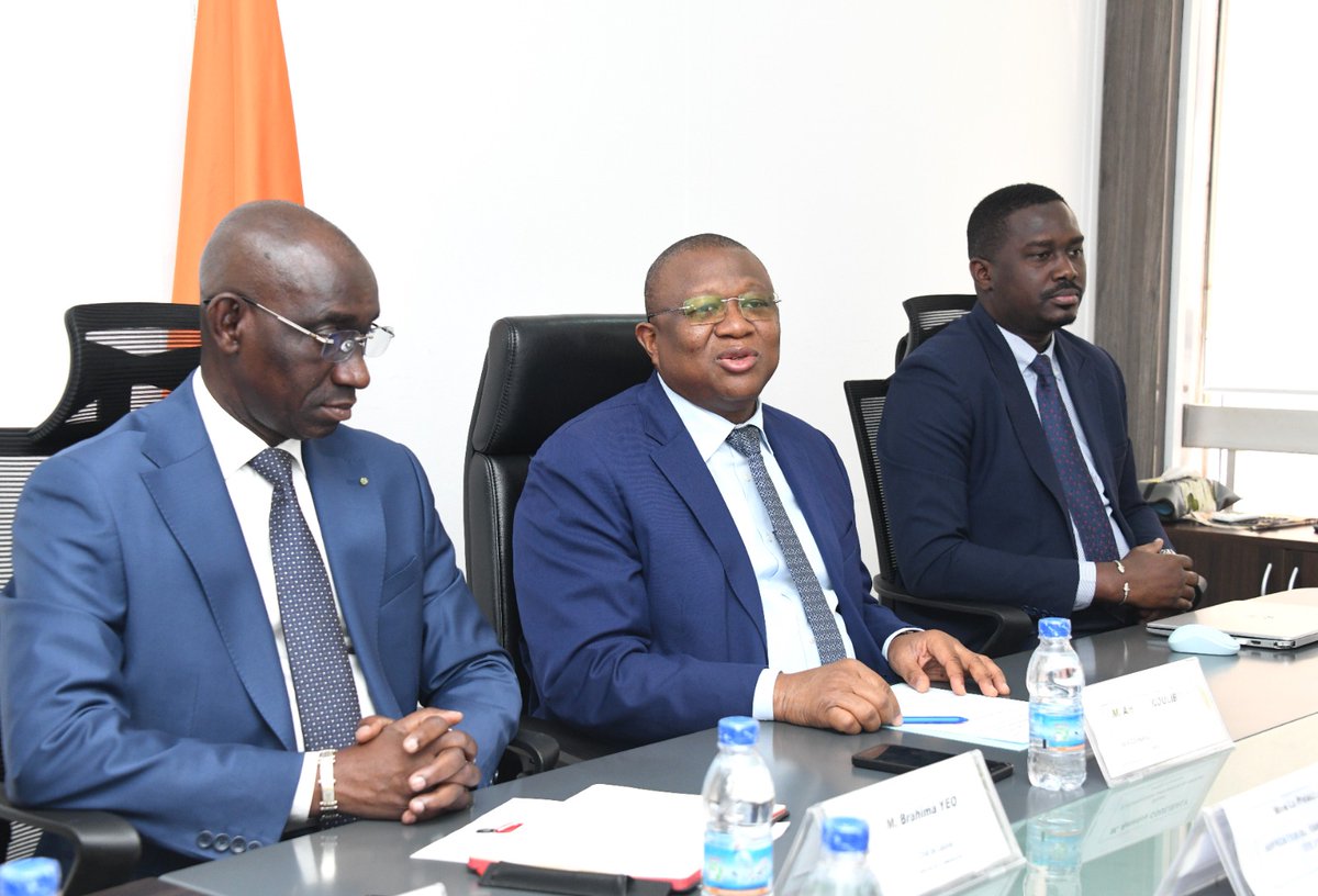 MINCOM_CI's tweet image. 🤝 Le Ministre Amadou Coulibaly, a reçu ce 11 nov. 2025 la nouvelle équipe de l’AFJCI, conduite par sa présidente Mme Virginie G. Zohon N’Guessan. Il a salué son élection et réaffirmé son soutien aux actions pour les droits et la justice sociale.
#AFJCI #MICOM #LeadershipFéminin