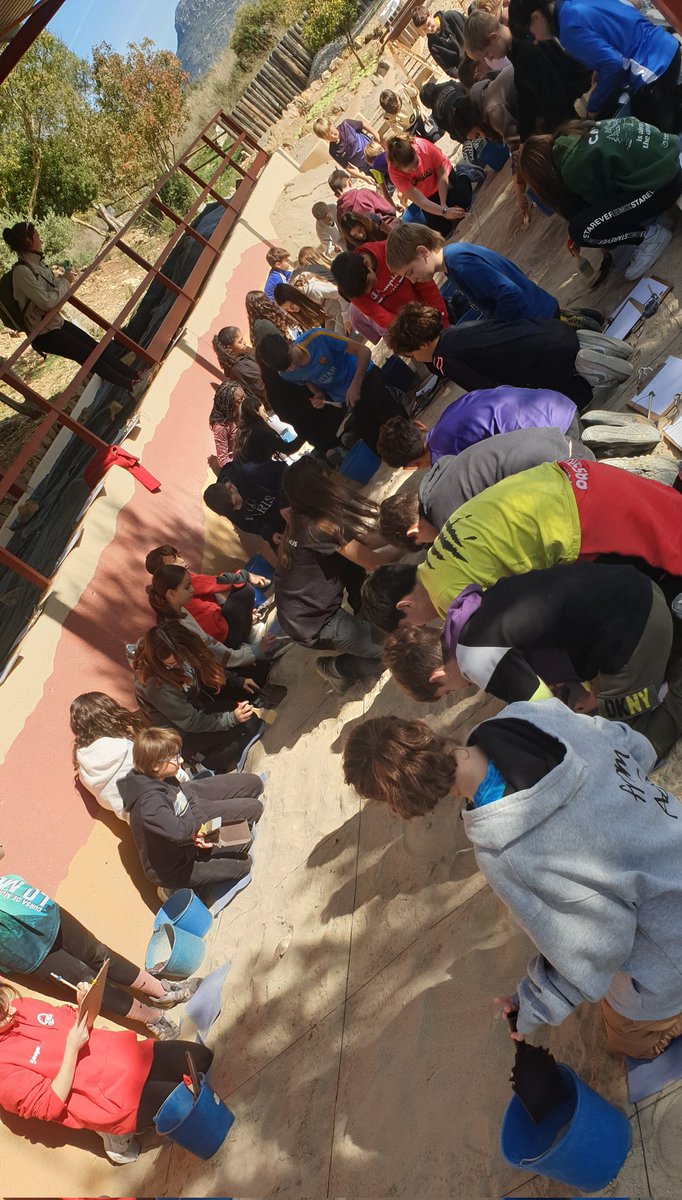 Jornada amb les noies i nois de l'Institut Els Planells d'Artesa de Segre. Aprendre del passat prehistòric des de la prehistòria. #cdanoguera #aprendreambelscampsientorns #didacticadelaprehistoria #didacticadelaarqueología