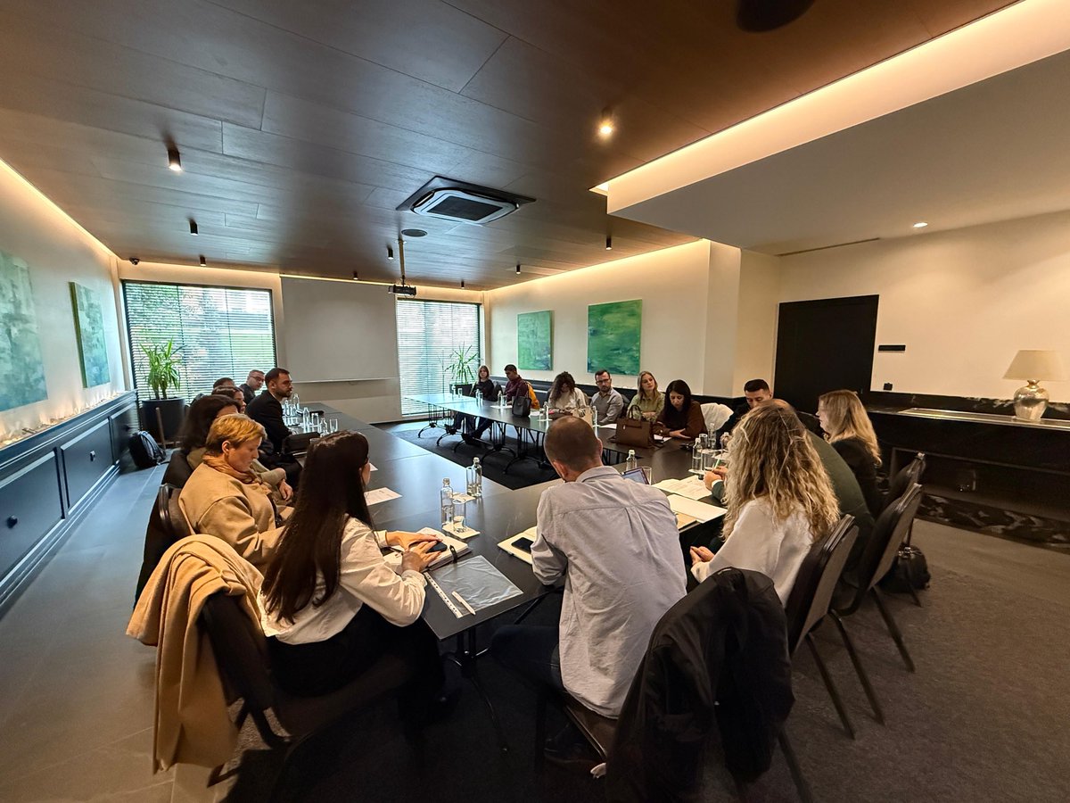 On November 11, KCSS held a roundtable in Ferizaj on “The Role of Municipalities in Promoting Rule of Law and EU Values in Kosovo.” 🇪🇺🇽🇰🇮🇪 

The event gathered municipal officials, civil society representatives, and youth activists to discuss how local institutions can strengthen