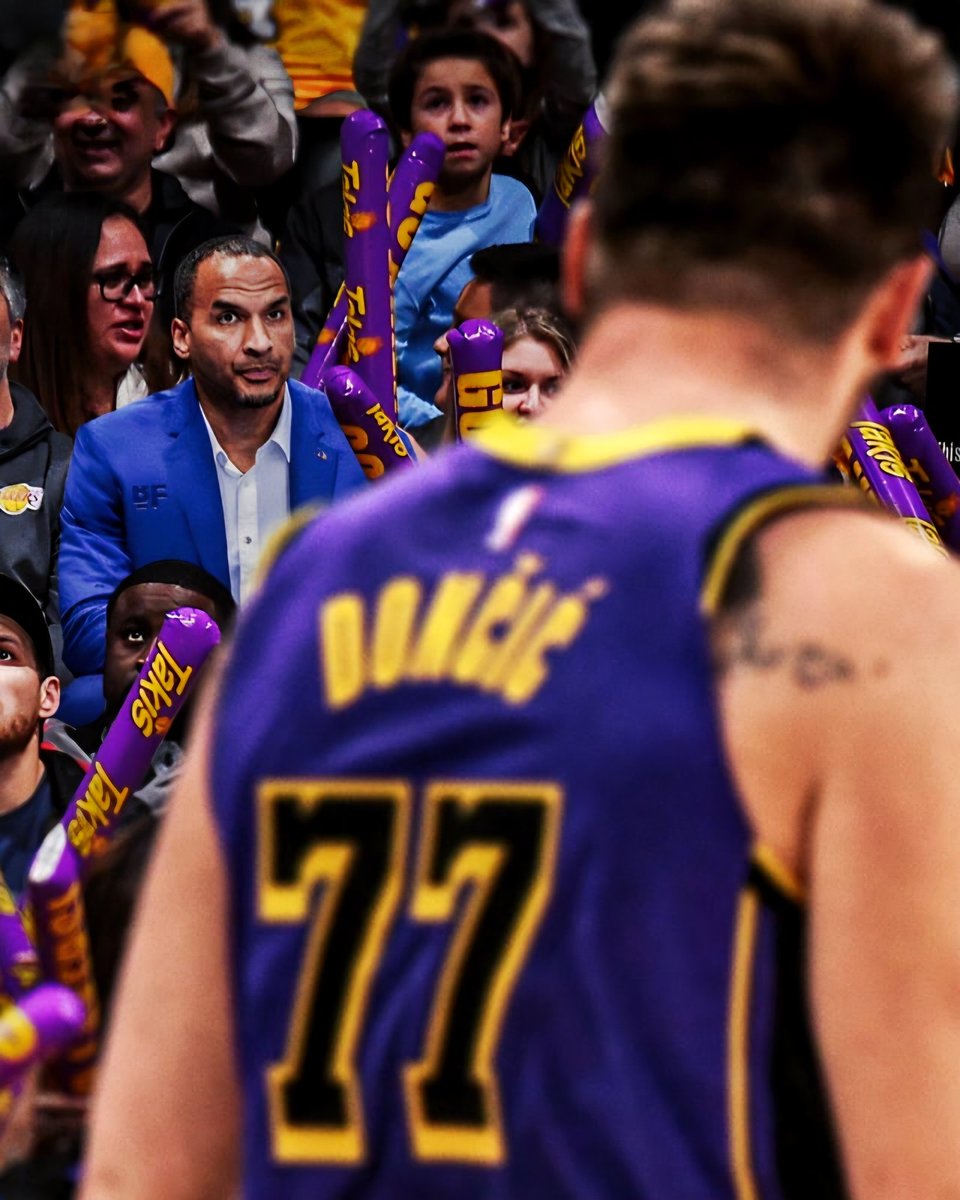 nico harrison, l'homme qui aura commis la pire décision ; la plus grosse trahison ; de l'histoire de notre franchise, s'en va.

Il laisse derrière lui un champ de ruine où la majorité de la fanbase a perdu le goût et l'amour qu'elle avait pour les Dallas Mavericks. Vous n'avez