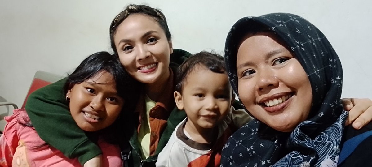 kucingdisko's tweet photo. Actually cuma 17jam di Tulungagug. Rencana pulang tgl 12 kereta sore, tapi krn scene nya udah diambil semua, lgsg balik hari ini juga ke Jakarta bener2 kyk mimpi... Makasih ya ceuuu https://t.co/oVFZX8DSOG