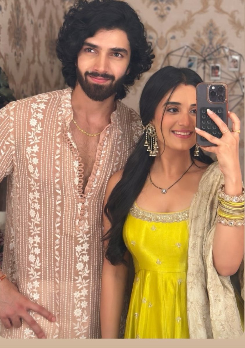 kritika01165825's tweet photo. Happy 1 year my #Rageet babies 🥹🥳🥳 congratulations JAHM team and fans many more to come 🫂🫂🧿💕 #JaaneAnjaaneHumMile #Raghav #Reet #Bharat #Aayushi #Ayurat https://t.co/fN0kwHjDvZ