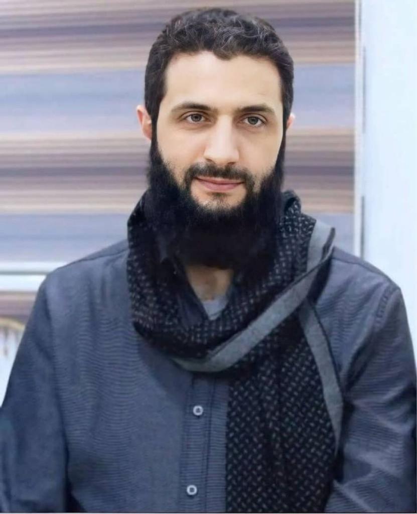 زموږ د پينځه وخته لمانځه دعاګانې تاته په صراط المستقیم لاره مزل،په عزیز دین استقامت،د سپېڅلي شریعت په چوکاټ کې د نظام د چارو دمخته وړلو په پار د لایزال ذات د عرش په لور پورته کیږي،موږ باور لرو چې ستا قیادت به د امت بې سېکه شوی وجود ته قوت ورکوي او تاته زموږ هیلې به نه خاورې کېږي