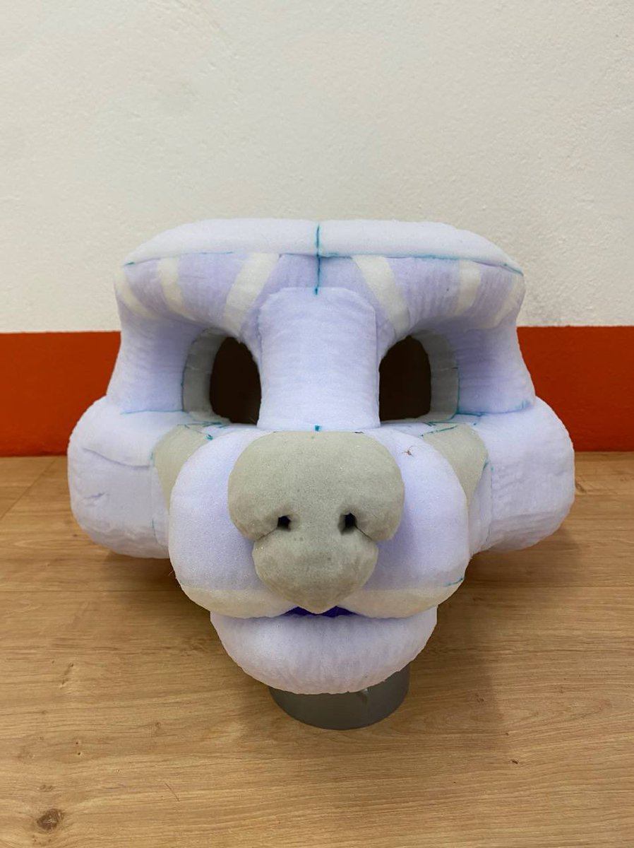 Der nächste Wolf ist bereit zur Anprobe 

The next wolf is ready for fitting