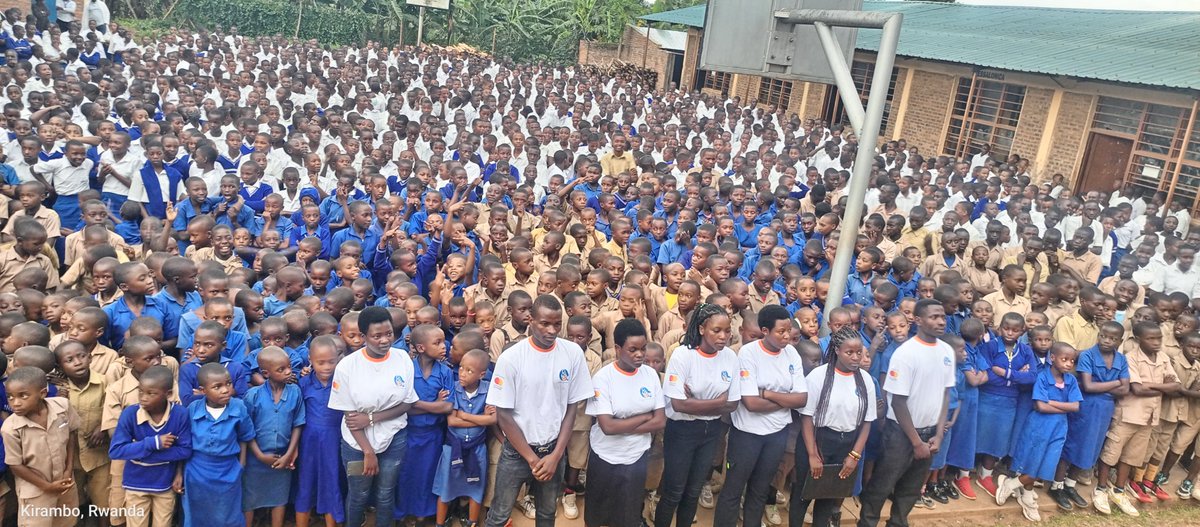 GsTyazo91183's tweet photo. Uyu munsi, twishimiye kwakira Abarimu bashya 7 bazanywe no kwigisha kandi bakundisha abanyeshuri kwiga neza kugira ngo batsinde cyane. Ni abasoje amashuri yisumbuye umwaka ushize kandi batsinze neza ikizamini cya Leta. Warm welcome to seven(7) assistant-teachers from IEE Rwanda! https://t.co/THfhoizGHU
