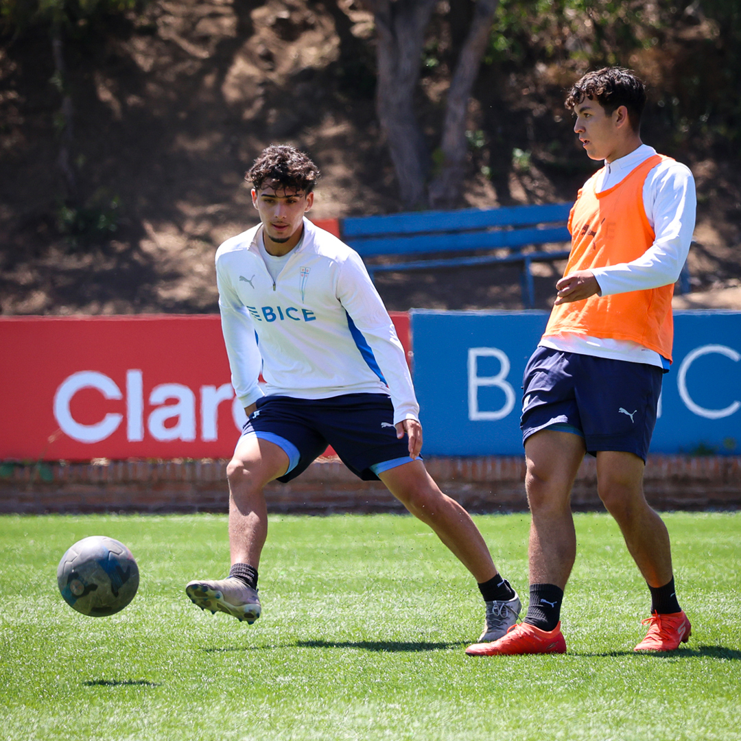 Cruzados's tweet photo. ¡𝐀 𝐬𝐞𝐠𝐮𝐢𝐫 𝐟𝐮𝐞𝐫𝐭𝐞𝐬, 𝐦𝐮𝐜𝐡𝐚𝐜𝐡𝐨𝐬ⵑ 💪⚽

➡️ El equipo de Proyección de nuestra #CanteraCruzada trabaja firmemente para afrontar su próximos desafío y seguir sumando en el Campeonato Nacional Formativo Sub-20 2025 🏆

¡Vamos con todo! #LosCruzados ⚪🔵 https://t.co/1zHradtPpe
