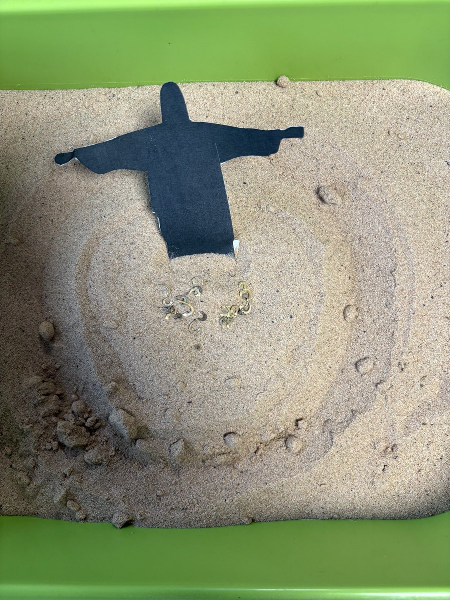 Miss Smith tweet media