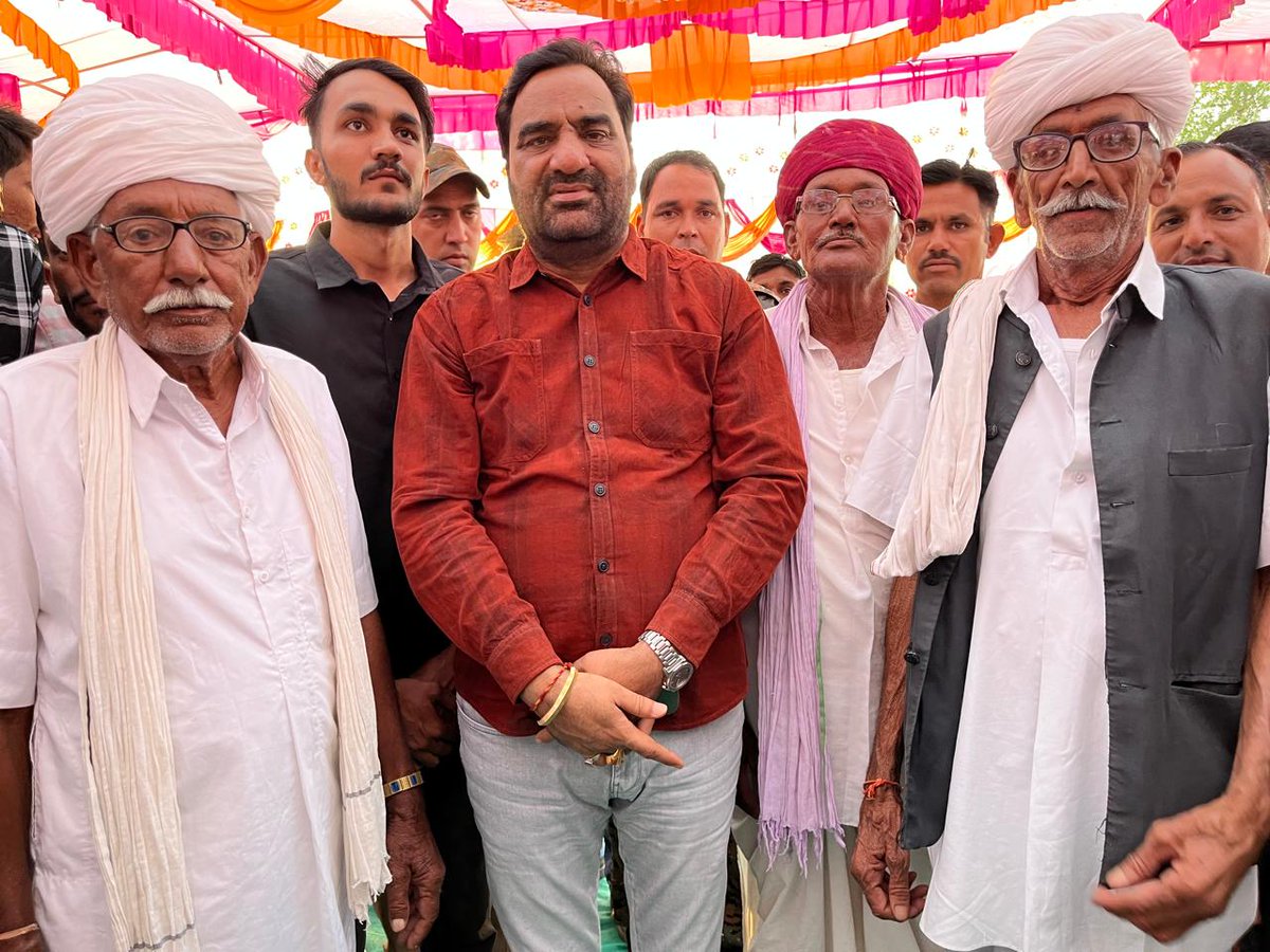hanumanbeniwal's tweet photo. नागौर संसदीय क्षेत्र के मंडूकरा गांव में किसान नेता तथा डीडवाना के पूर्व विधायक स्वर्गीय श्री रूपाराम जी डूडी की जयंती पर आयोजित कार्यक्रम में भाग लेकर स्वर्गीय रूपाराम जी की प्रतिमा पर माल्यार्पण करके उन्हें श्रद्धांजलि अर्पित की और उपस्थित लोगों से मुलाकात की | https://t.co/PLqa0uwWm6