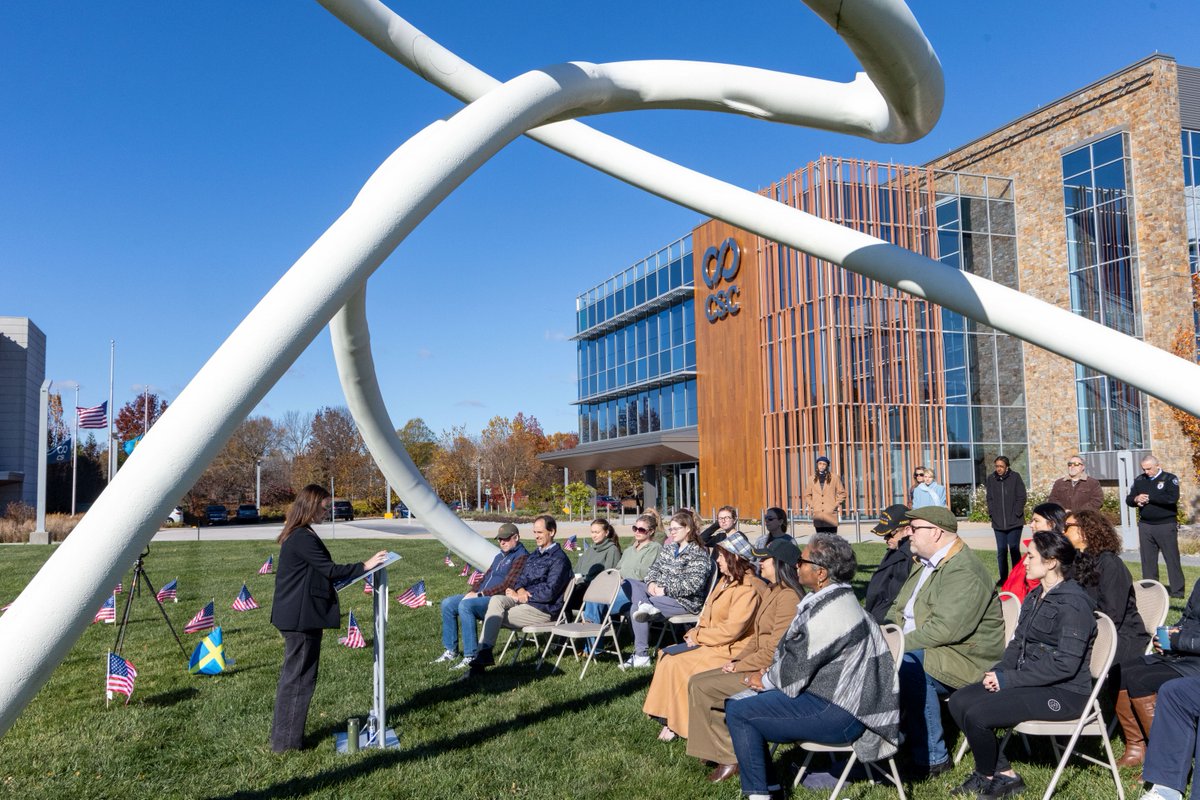 CSCGlobal's tweet image. We’re proud to honor veterans through our annual Sponsor a Flag initiative. Each flag at our Wilmington HQ represents a veteran recognized by a CSC colleague.

Thank you for your courage, service, and sacrifice.

#VeteransDay #CSC #CSCGivesBack
