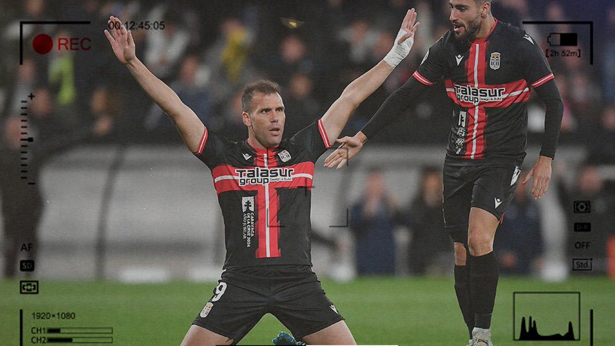 asantiagoct's tweet image. Ojo que aunque hayamos bajado aún tenemos a Ortuño