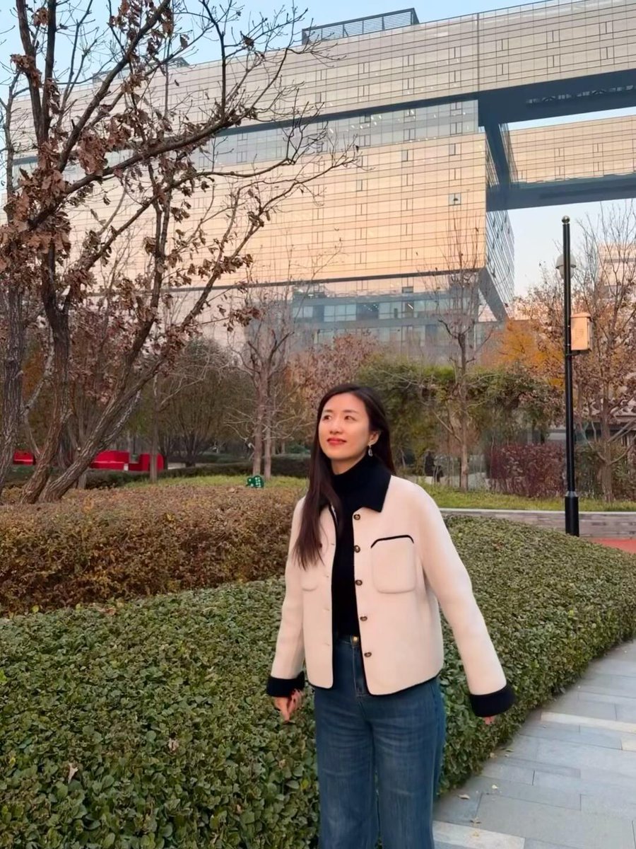 Vanny_943's tweet photo. 明天终于回香港🇭🇰啦
吃了很多好吃的 
见了好朋友 
看了很美的初冬落叶 
连轴转终于可以休息一下 https://t.co/xa9UKrJx15