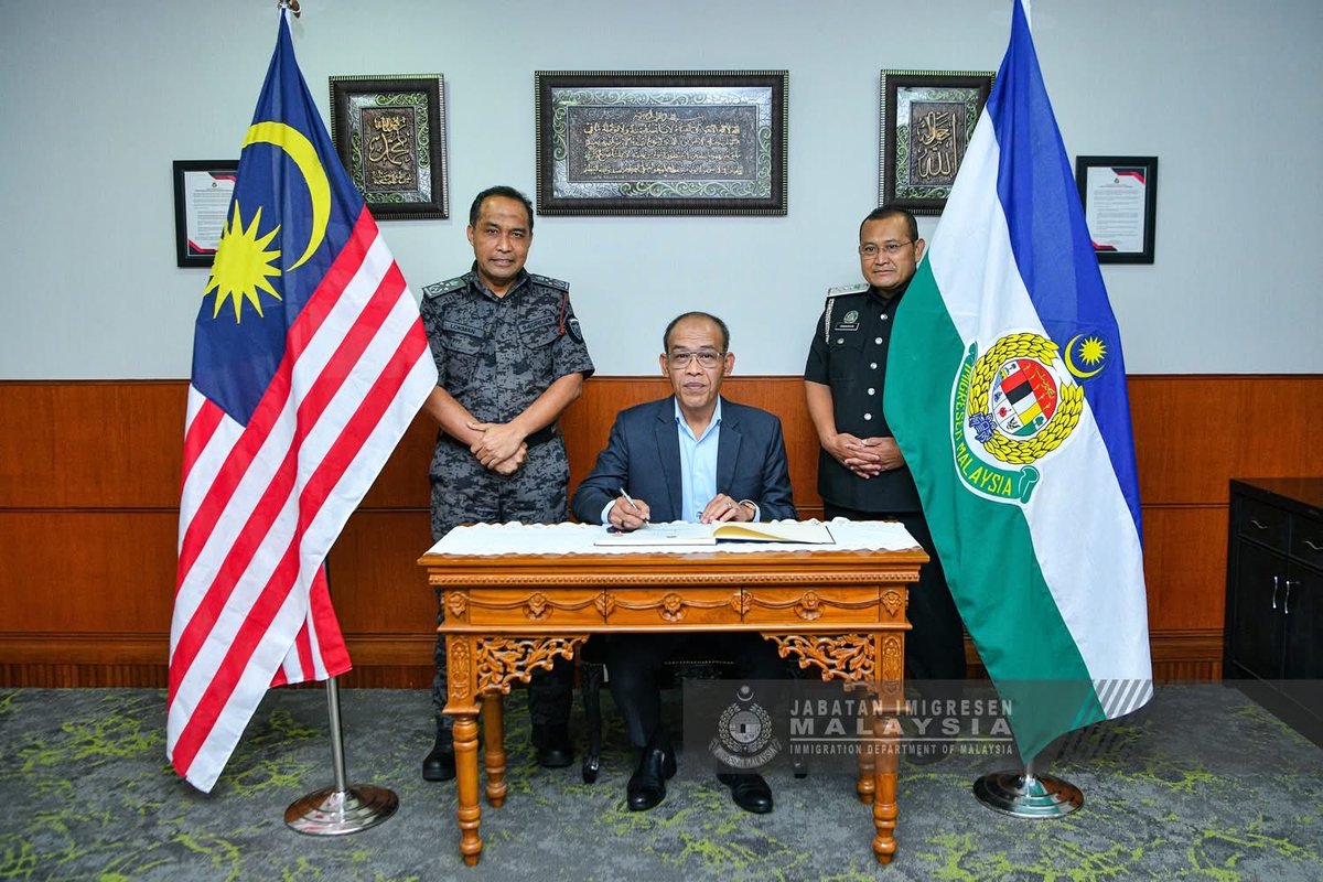 BestinetHQ's tweet photo. Thank you to YBhg. Dato' Lokman Effendi Ramli and JIM for a constructive engagement. 

We are aligned in our mission to strengthen the digital immigration ecosystem through enhanced collaboration, focusing on efficiency and data integrity. https://t.co/mQsVOCilia