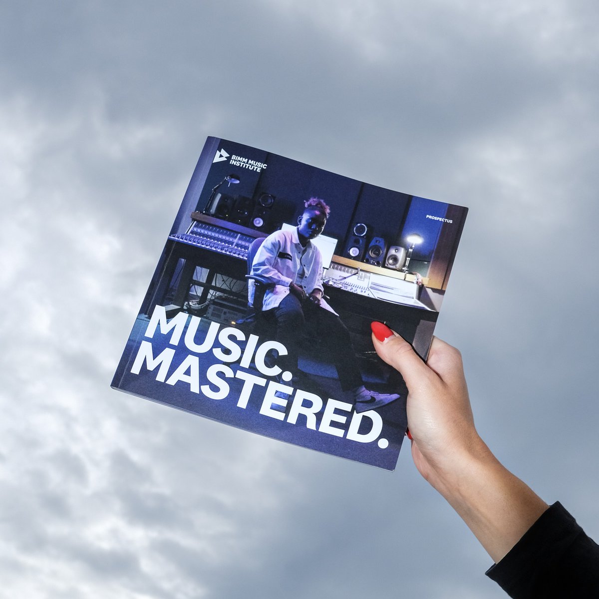 BIMMDublin's tweet photo. OUR NEW PROSPECTUS HAS LANDED 🙌

At BIMM, you don’t just study music, you master it.

If you’re serious about a career in music, there’s no other option.

Hit the link in the bio to download yours now, or you can pick one up on campus! 📖 https://t.co/zOvxSmZNEU