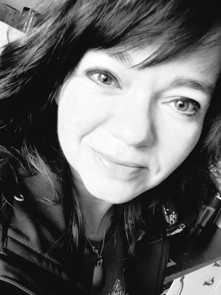 Wie sieht's  aus #TeamDurchziehen ?💪

Heute Kurzhantelworkout mit Bauch/ Beine/ Po . 
19:00 Uhr geht's für mich los. Seid ihr dabei? 

<a href="/sonnenbraut_76/">Christine</a>  <a href="/katerhappy/">Uwe</a> <a href="/MrMoneypenny78/">Mr. Moneypenny</a> <a href="/5usi_5orglos/">Susi</a> 
<a href="/gluecksbird/">Himbeere</a>