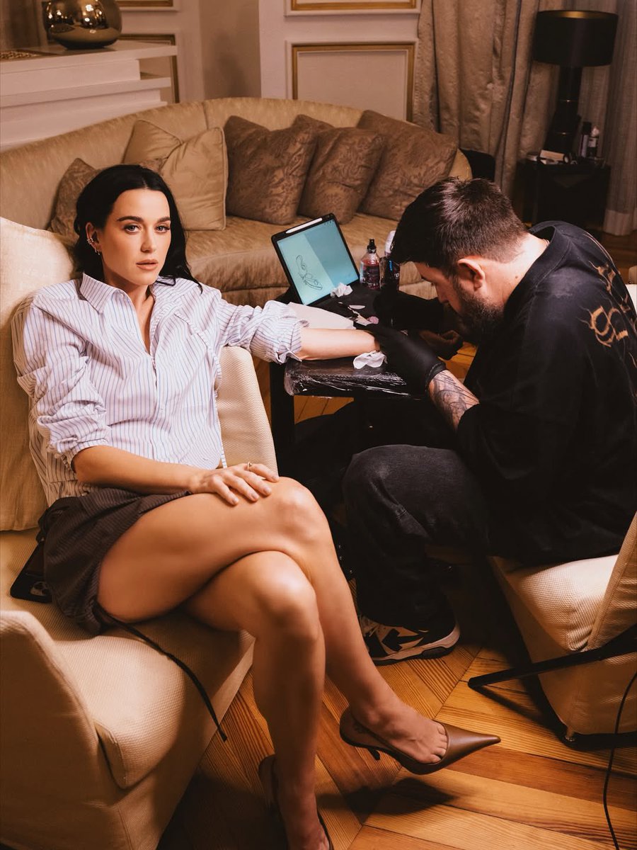 KATY PERRY FR tweet media