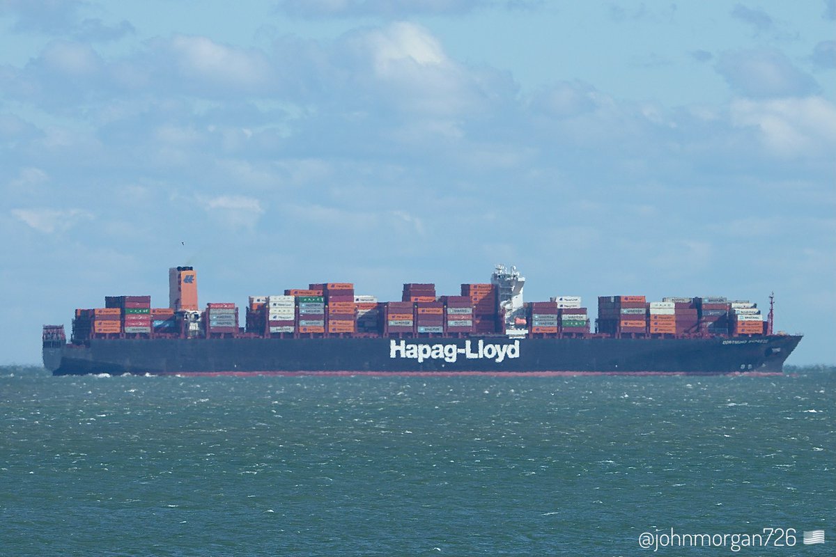 johnmorgan726's tweet photo. At 366 meters the DORTMUND EXPRESS, IMO:9460151 #HapagLloyd #DortmundExpress-class #ContainerShip en route to Charleston (US-CHS) South Carolina, flying the flag of Liberia ๐ฑ๐ท. #ShipsInPics https://t.co/PDSvWW6R47