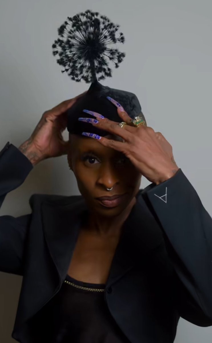 FilmUpdates's tweet image. Cynthia Erivo reunites with her lost hat.